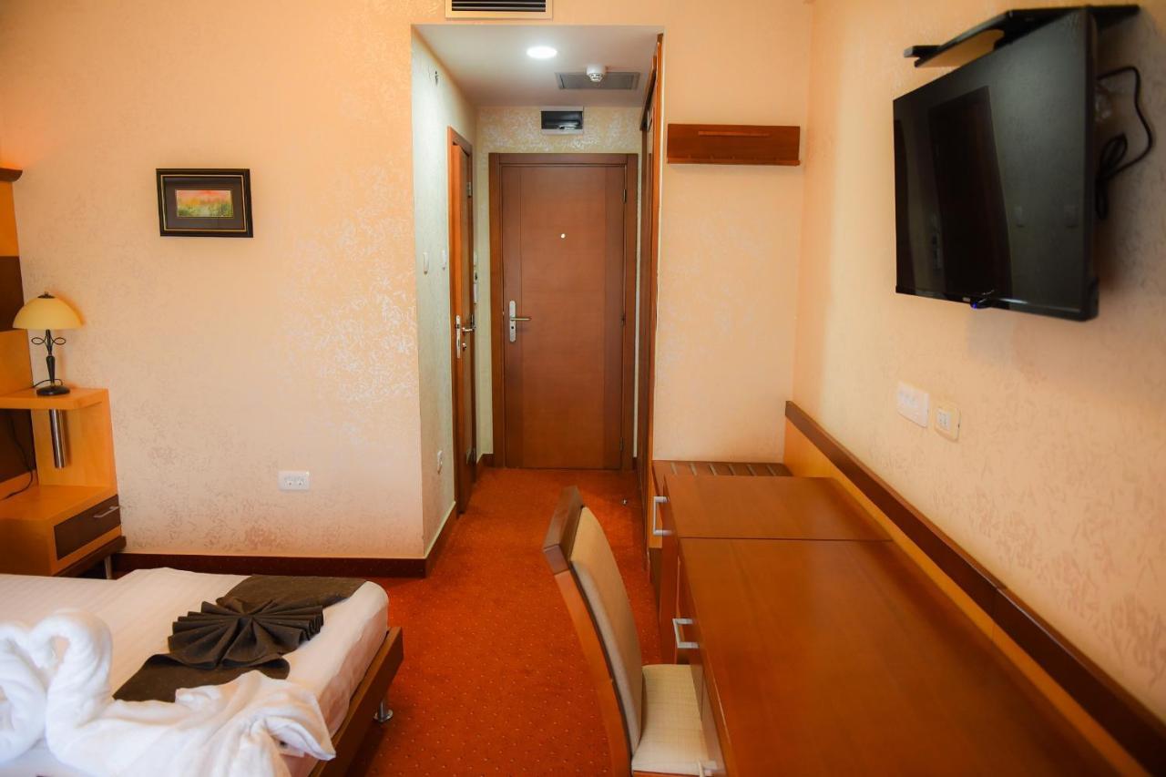 Hotel Marshal Nikšić Exteriör bild