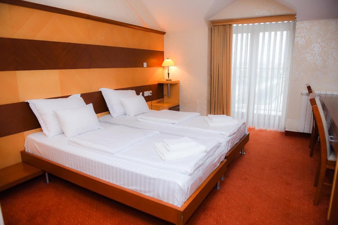 Hotel Marshal Nikšić Exteriör bild