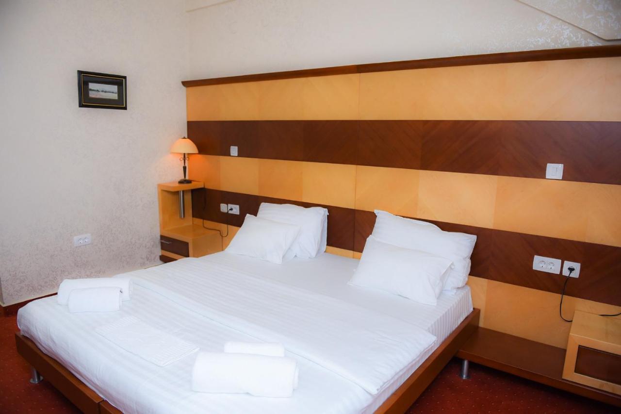 Hotel Marshal Nikšić Exteriör bild
