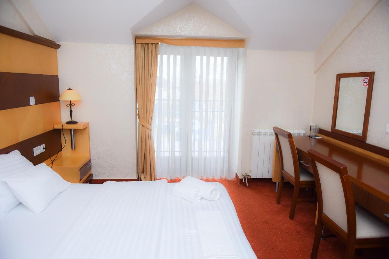 Hotel Marshal Nikšić Exteriör bild