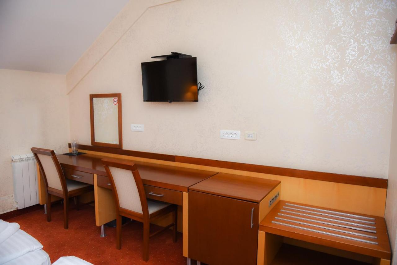 Hotel Marshal Nikšić Exteriör bild