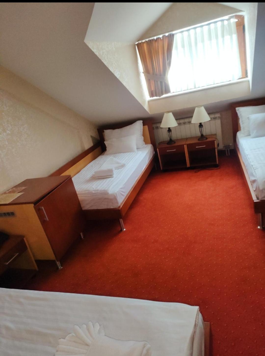 Hotel Marshal Nikšić Exteriör bild
