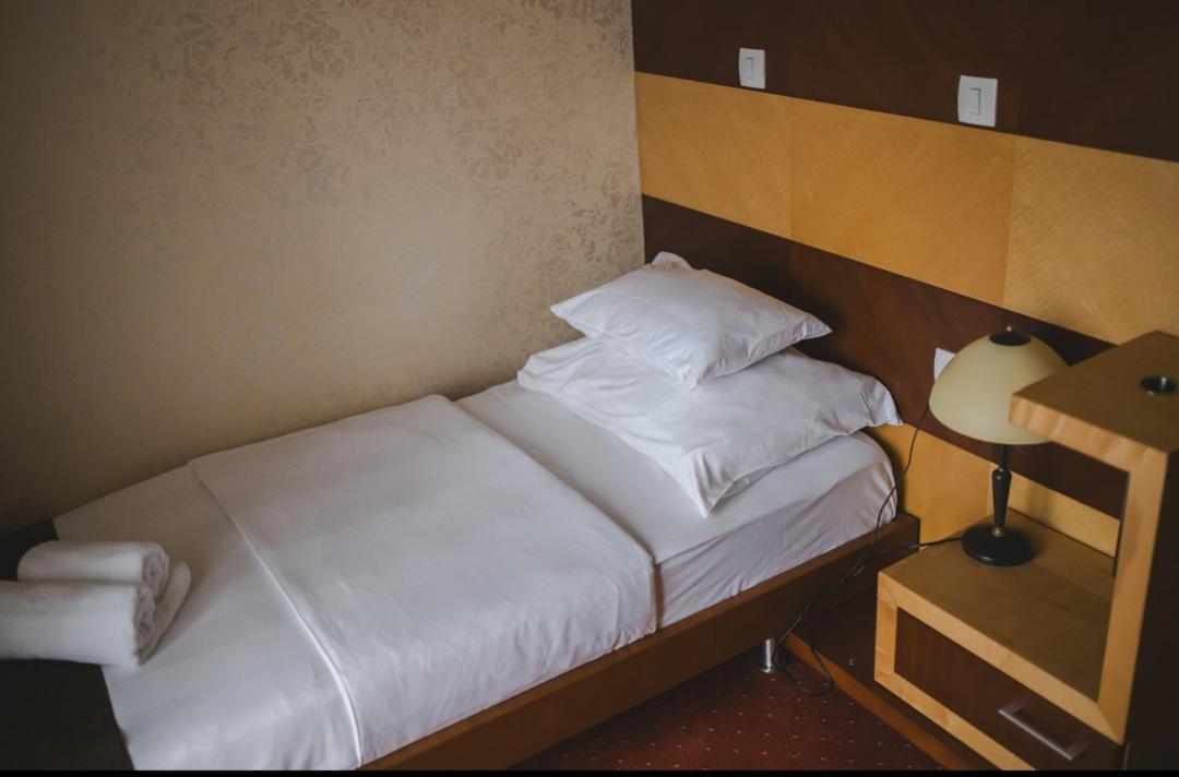 Hotel Marshal Nikšić Exteriör bild