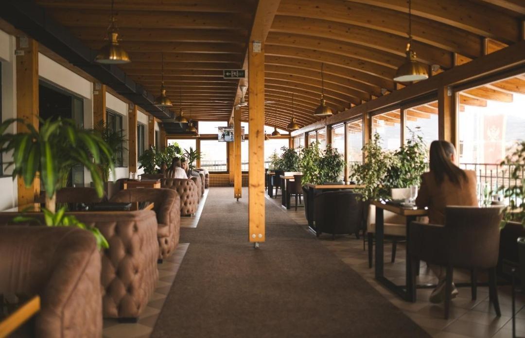 Hotel Marshal Nikšić Exteriör bild