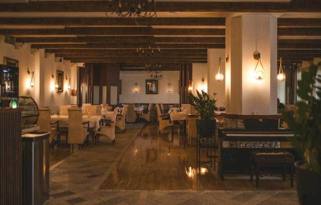 Hotel Marshal Nikšić Exteriör bild