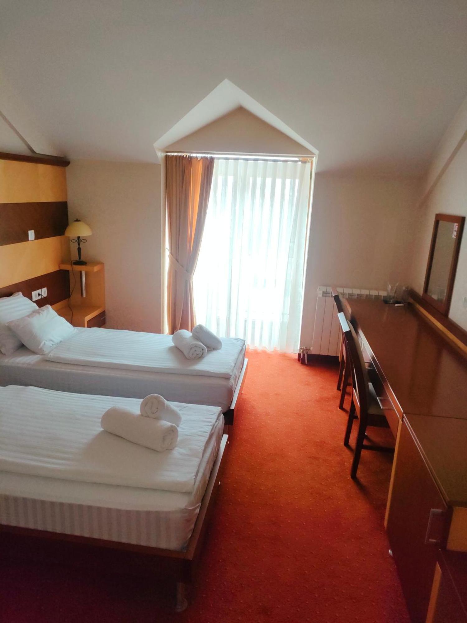 Hotel Marshal Nikšić Exteriör bild