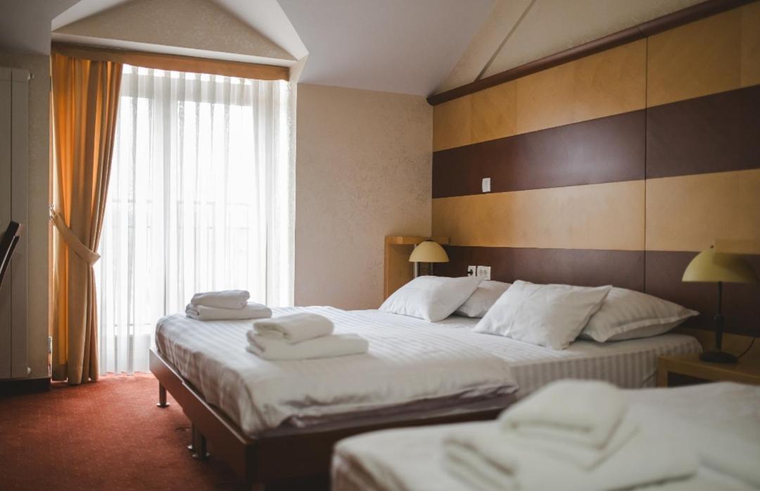 Hotel Marshal Nikšić Exteriör bild