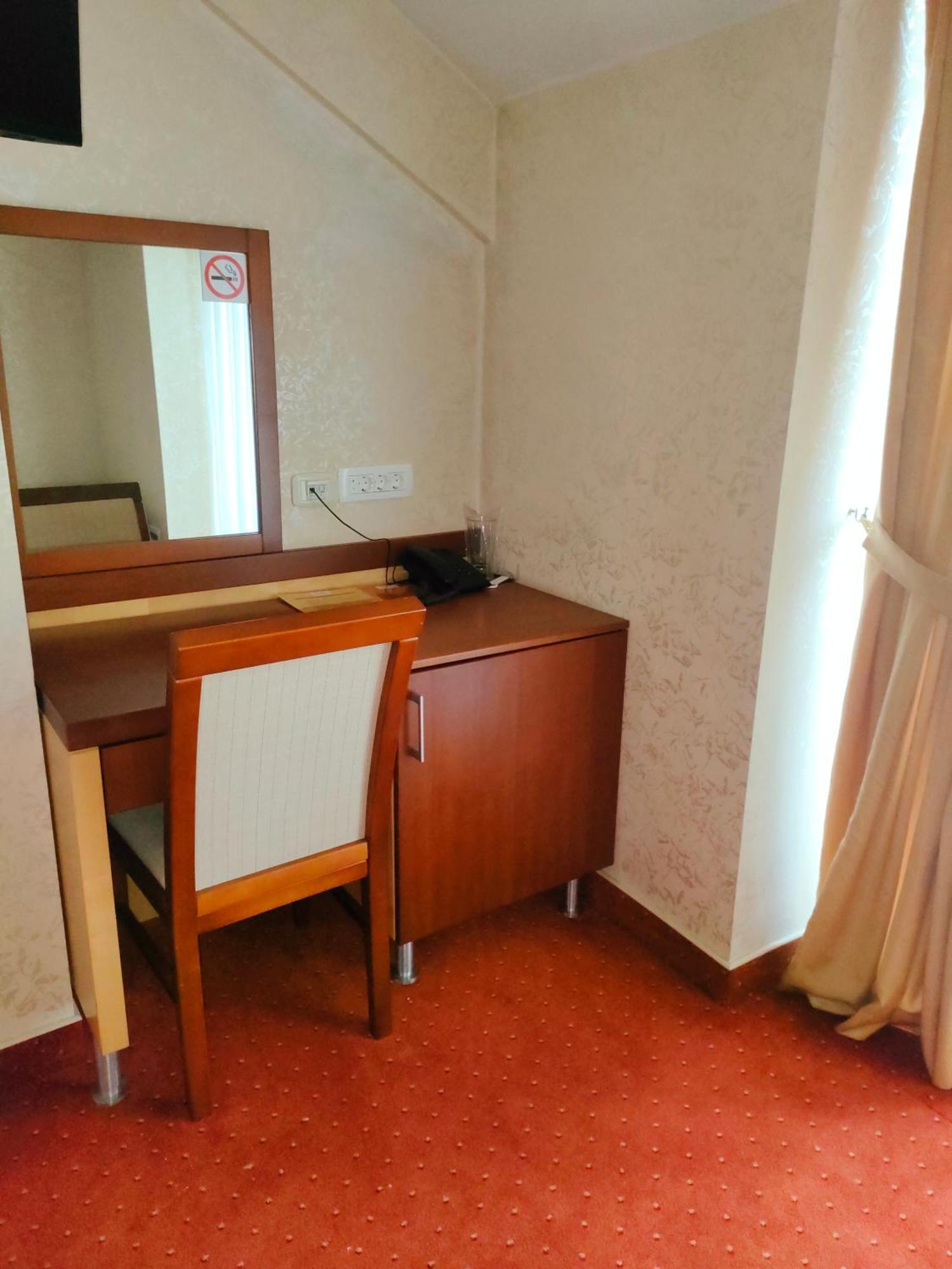 Hotel Marshal Nikšić Exteriör bild
