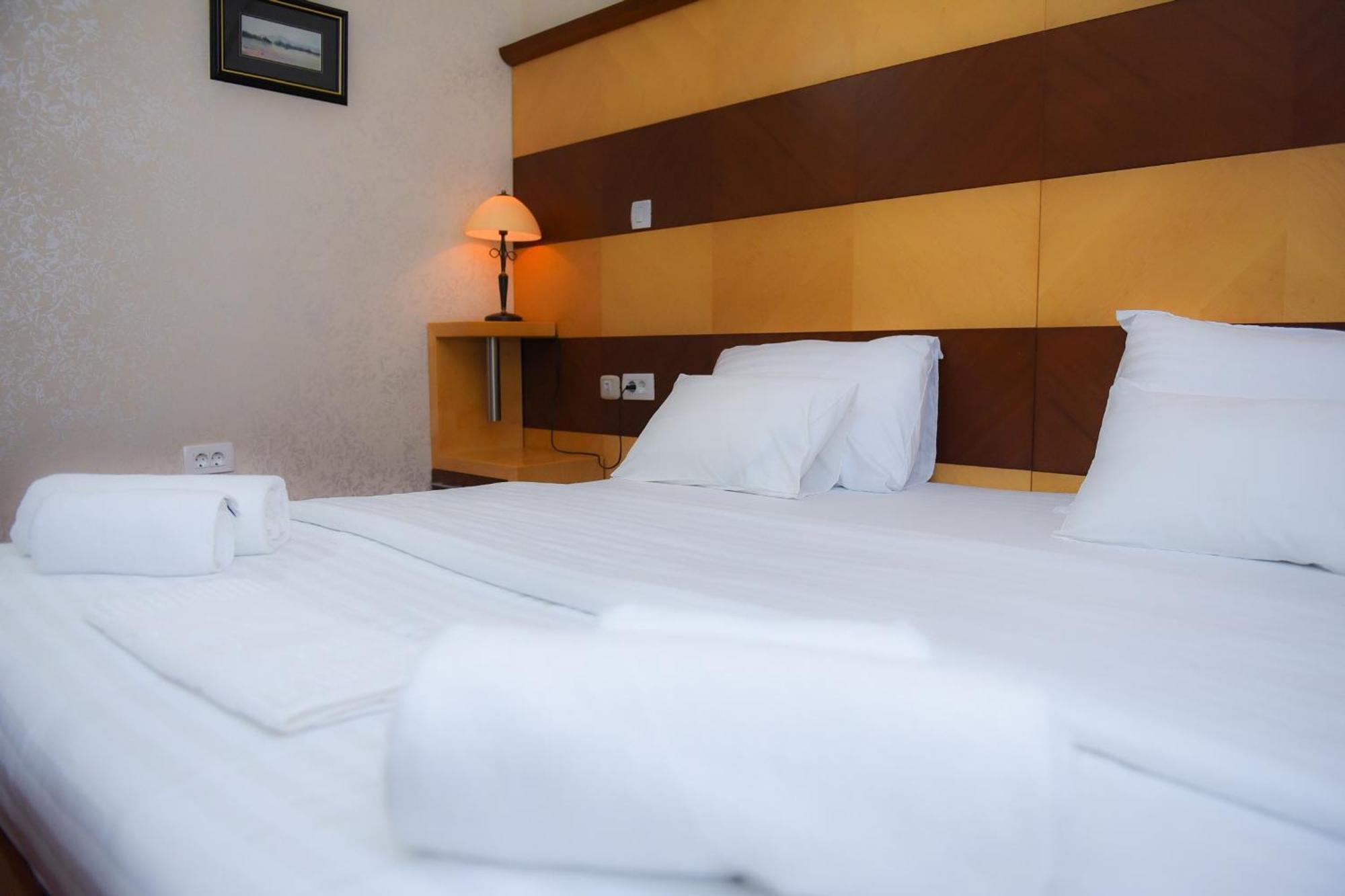 Hotel Marshal Nikšić Exteriör bild